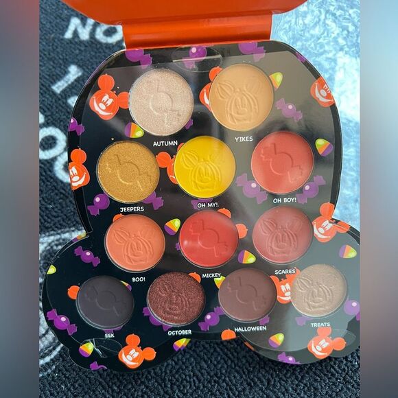 Disney Halloween Mickey Mouse Pumpkin Eyeshadow & Highlighter Palette NEW 🎃 - Picture 9 of 10